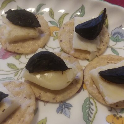 cheese-with-black-garlic-appetizers