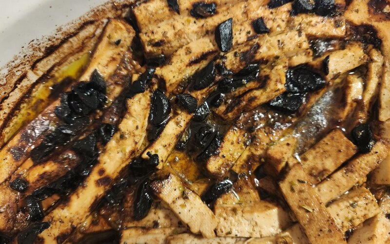 black-garlic-with-roasted-tofu